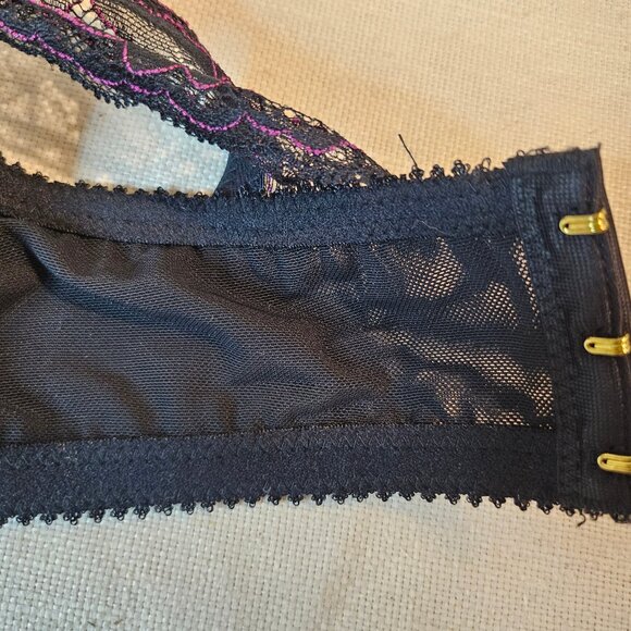 Ashley Graham Black & Purple Lace Bra - Size 38C - Picture 5 of 7